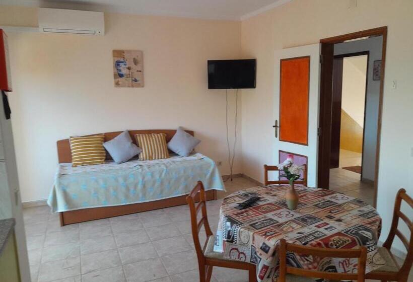 דירת חדר נוף לבריכה, Residence 1000 Roses