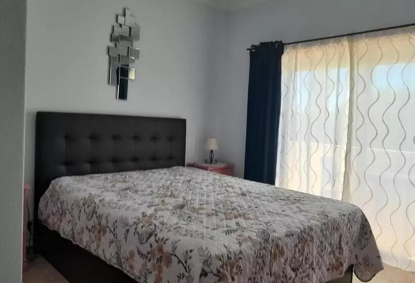 プールビューの2ベッドルームアパート, Residence 1000 Roses