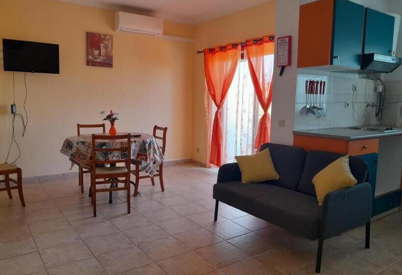 דירת חדר נוף לבריכה, Residence 1000 Roses