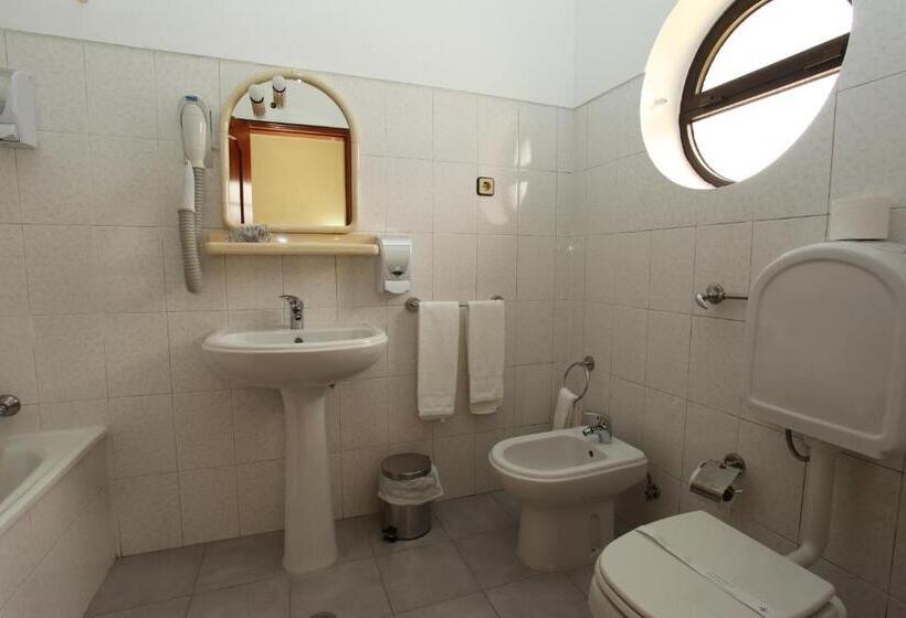 غرفة قياسية, Residencial Sra. Da Lomba