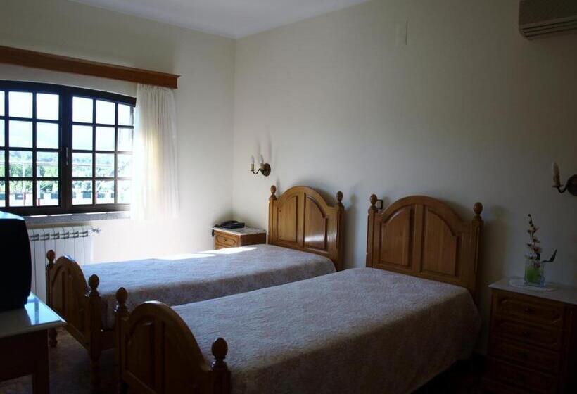 غرفة قياسية, Residencial Sra. Da Lomba