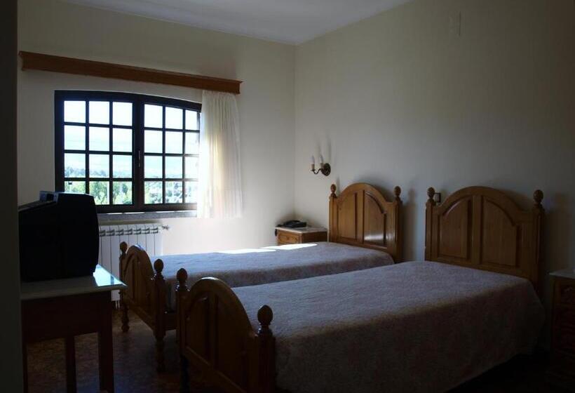 غرفة قياسية, Residencial Sra. Da Lomba