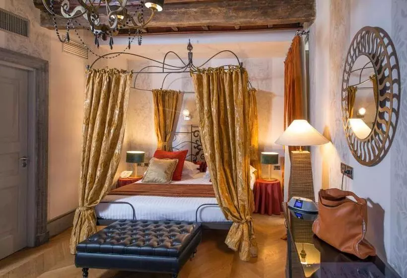 سوییت جونیور, The Inn At The Roman Forum