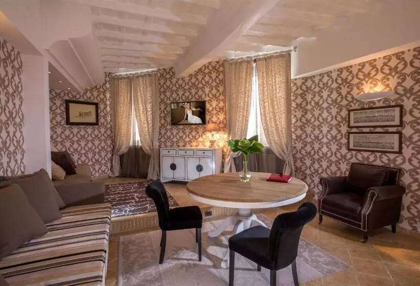 آپارتمان 1 خوابه با تراس, The Inn At The Roman Forum
