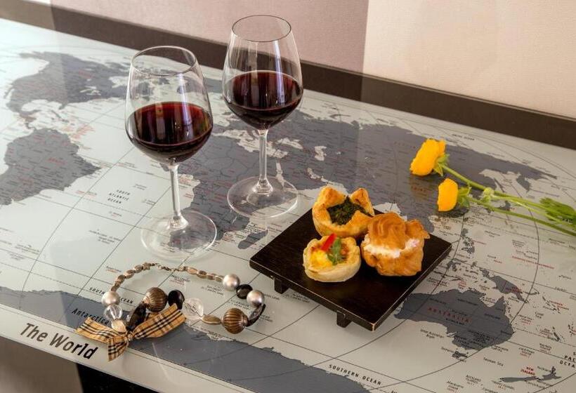 סטודיו דלוקס, The Inn At The Roman Forum