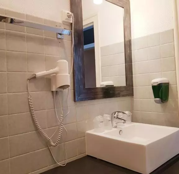 اتاق استاندارد چهار تخته, The Originals City, Hôtel Armen Le Triton, Roscoff