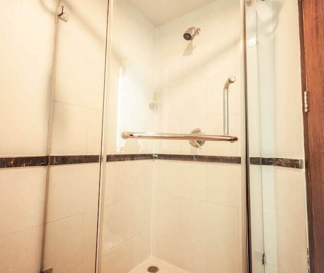 Pokój Superior, The Seasons Bangkok Huamark Sha