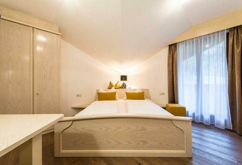 スーペリアールーム, Sigmunderhof