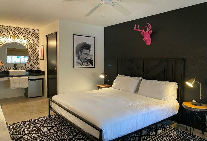 스탠다드 룸 킹사이즈 침대, Wimberley Inn & Bar