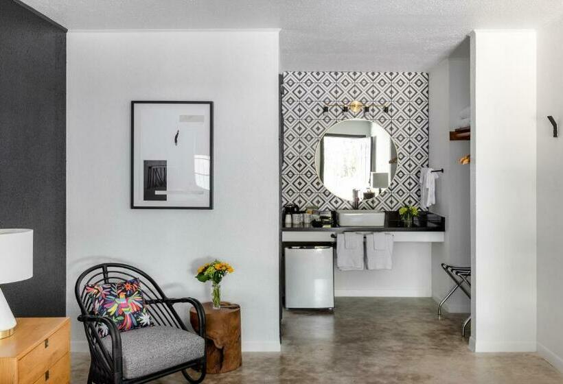 스탠다드 룸 킹사이즈 침대, Wimberley Inn & Bar