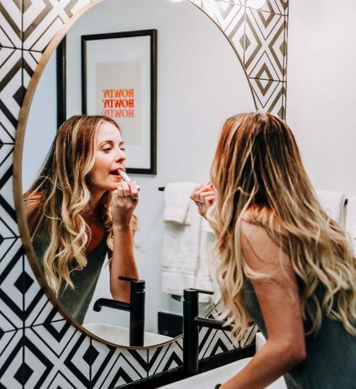 스탠다드 룸 킹사이즈 침대, Wimberley Inn & Bar