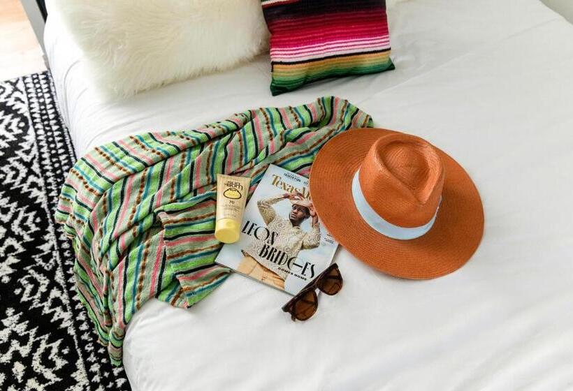 수피리어 룸, Wimberley Inn & Bar