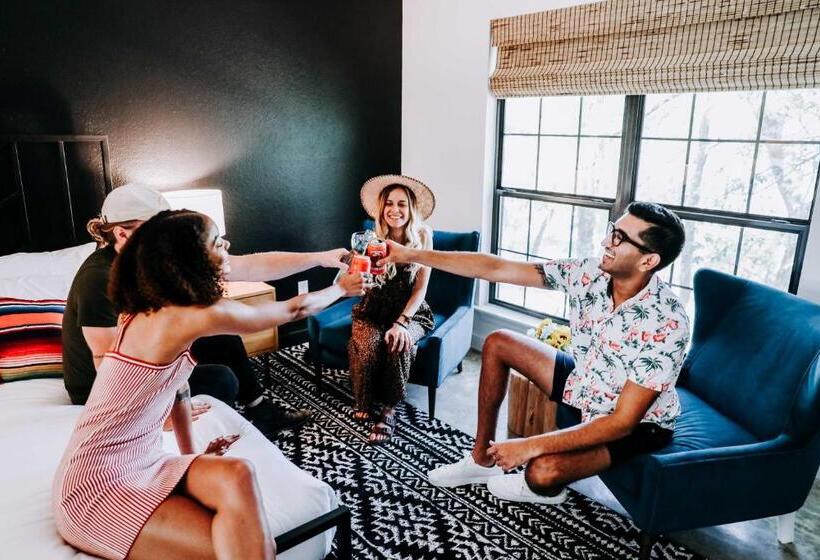 수피리어 룸, Wimberley Inn & Bar