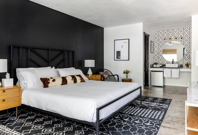 스탠다드 룸 킹사이즈 침대, Wimberley Inn & Bar