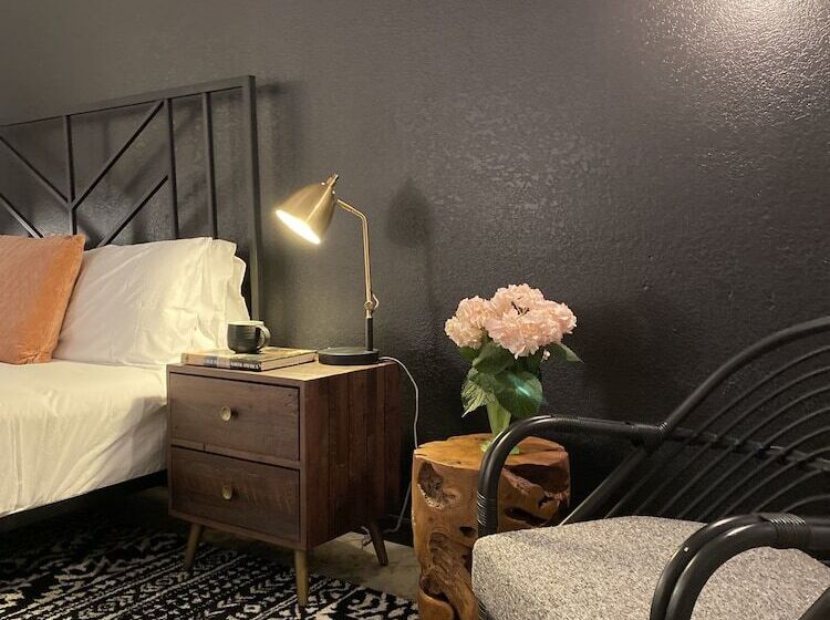 스탠다드 룸 킹사이즈 침대, Wimberley Inn & Bar