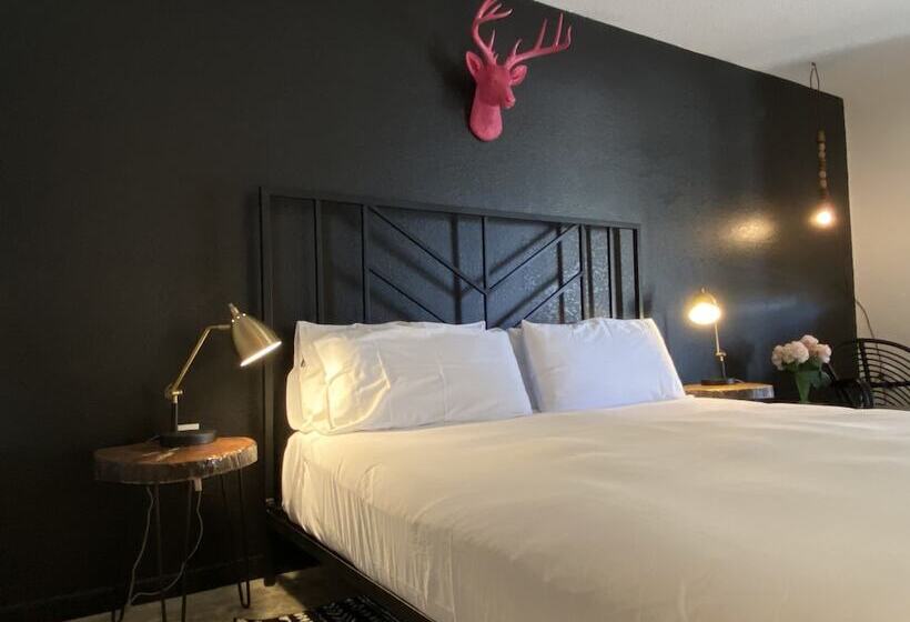 스탠다드 룸 킹사이즈 침대, Wimberley Inn & Bar