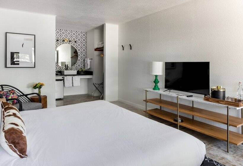 스탠다드 룸 킹사이즈 침대, Wimberley Inn & Bar