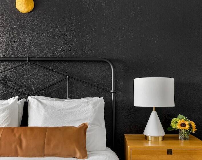 스탠다드 룸 킹사이즈 침대, Wimberley Inn & Bar