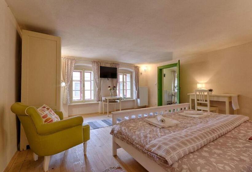 חדר משפחתי, Měšťanský Dům   Kulturní Památka Mlýnská 119