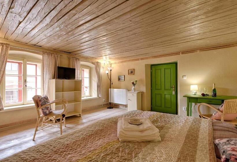 מיטת קינג בסוויטה, Měšťanský Dům   Kulturní Památka Mlýnská 119