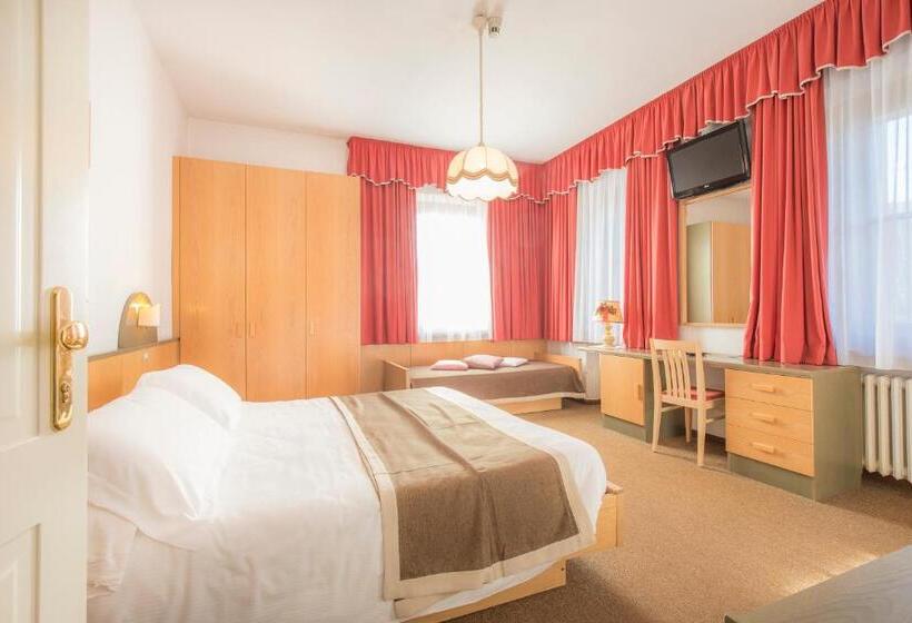 חדר סטנדרט לשלושה, Villa Trieste