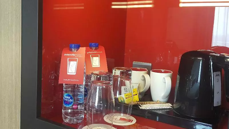 اتاق یک تخته با چشم‌انداز باغ, Apollo Blue