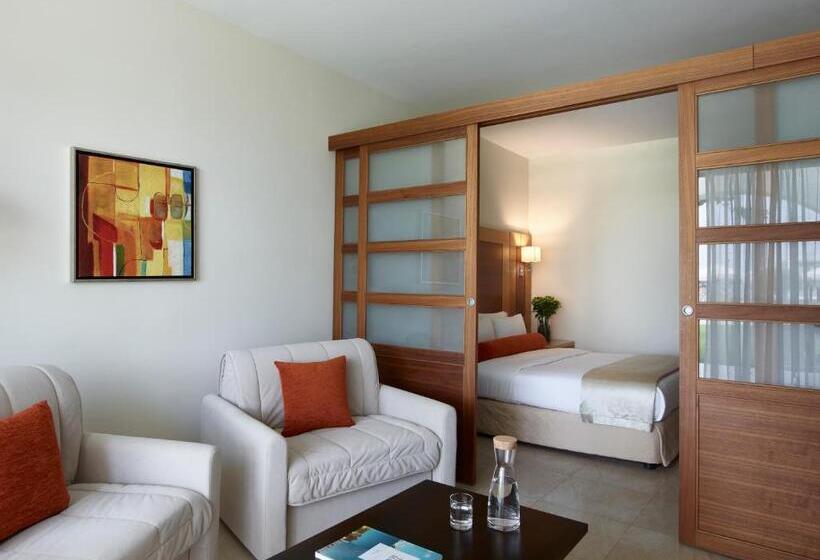 غرفة سوبيريور مطلة على حمام السباحة, Apollo Blue