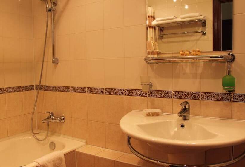 اتاق استاندارد, Arbat House