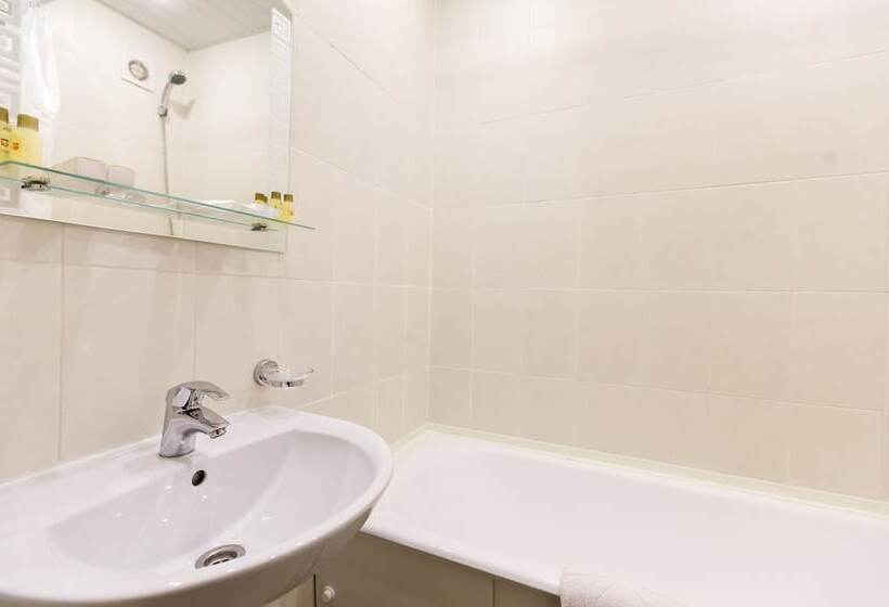 اتاق استاندارد, Arbat House