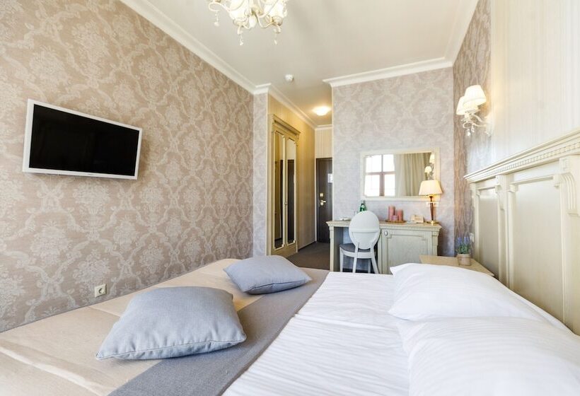 اتاق سوپریور, Arbat House