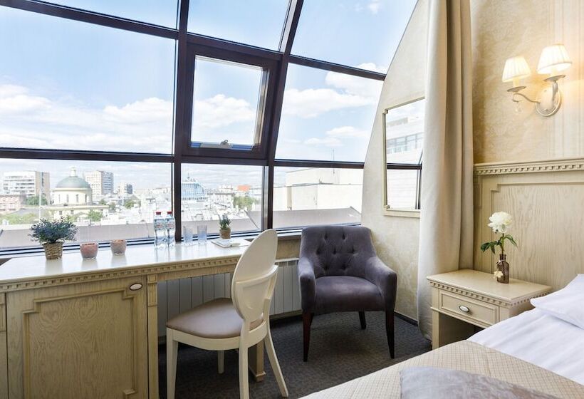 اتاق سوپریور, Arbat House