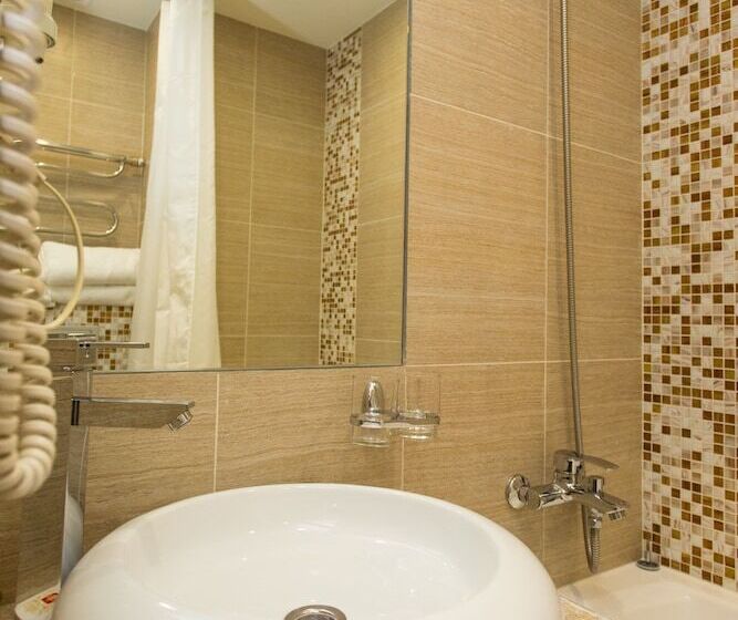 اتاق راحتی, Arbat House