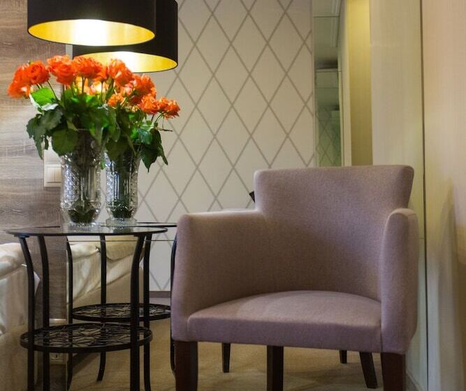 اتاق راحتی, Arbat House