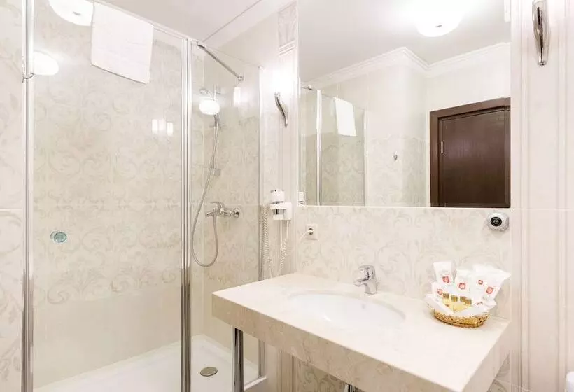 ジュニアスイート, Arbat House