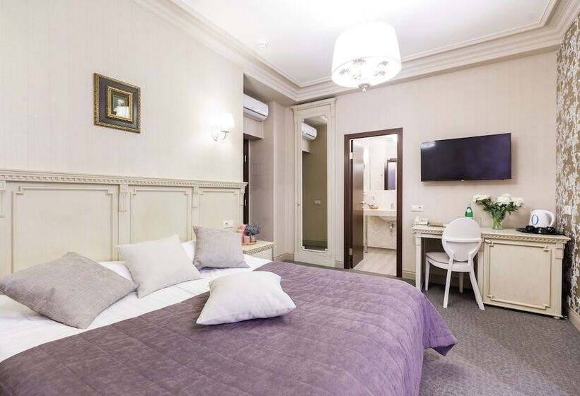 سوییت جونیور, Arbat House