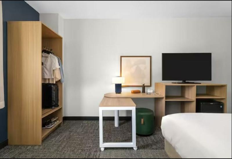 キングサイズベッドのスイートルーム, Spark By Hilton Savannah Airport