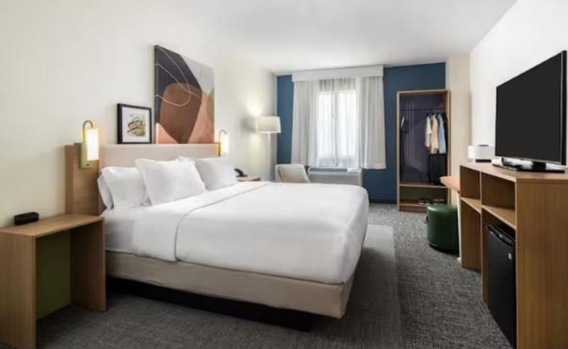 מיטת קינג בסוויטה, Spark By Hilton Savannah Airport