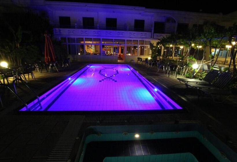 标准三人间, Garden