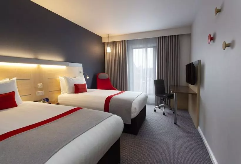 Standard-invahuone, Holiday Inn Express Cheltenham Town Centre, An Ihg