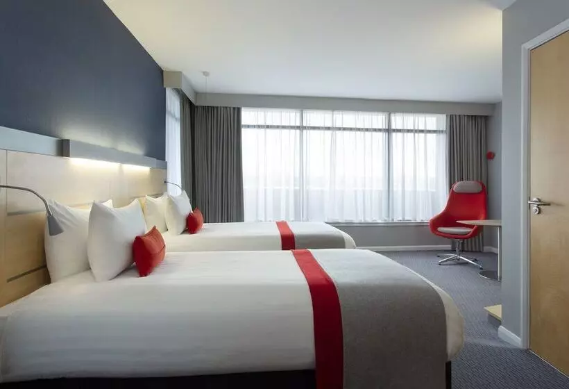Standard-invahuone, Holiday Inn Express Cheltenham Town Centre, An Ihg