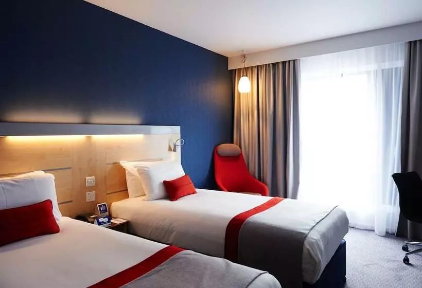 Standard-invahuone, Holiday Inn Express Cheltenham Town Centre, An Ihg