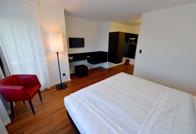 Номер Стандарт, Illuster Urban & Local