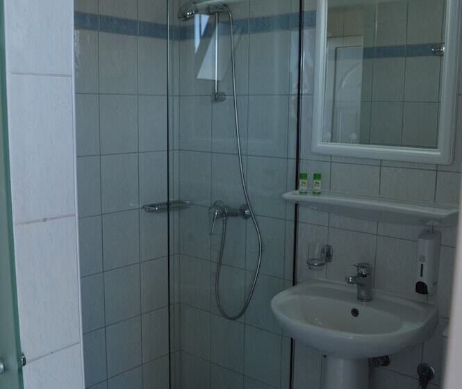 스탠다드 스튜디오, Konstantina Apartments