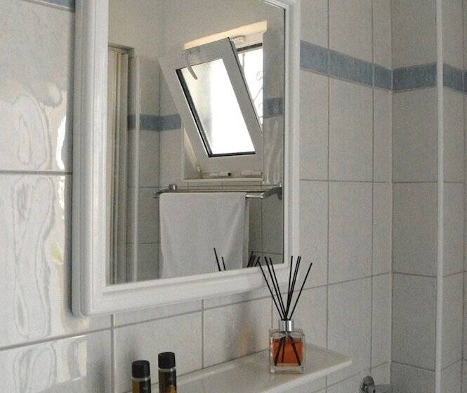 스탠다드 스튜디오, Konstantina Apartments