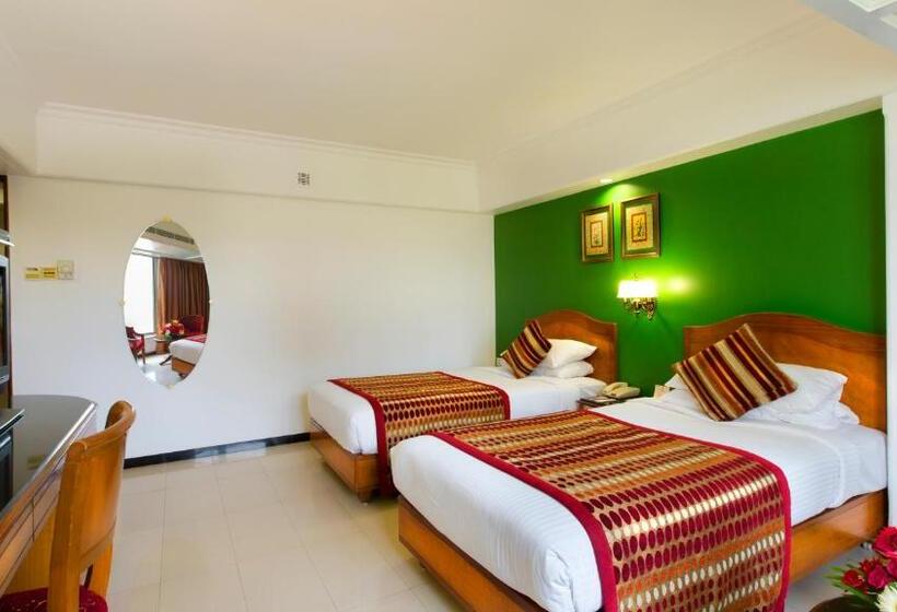 اتاق کلاب, Ramee Guestline Hotel Dadar