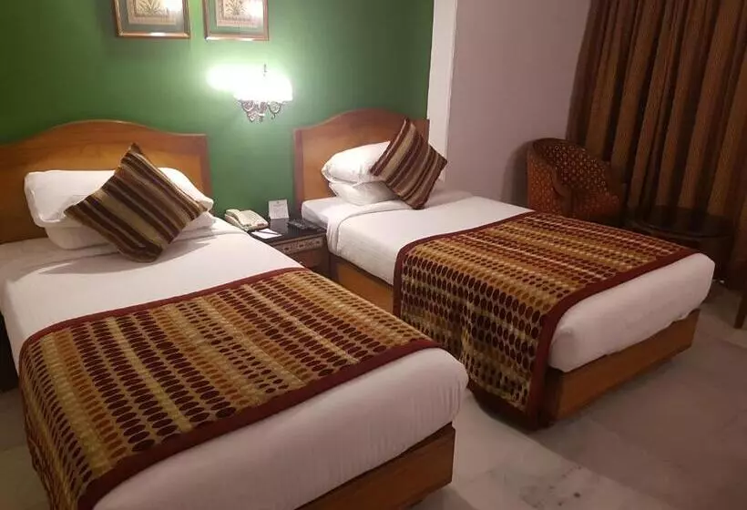 اتاق کلاب, Ramee Guestline Hotel Dadar
