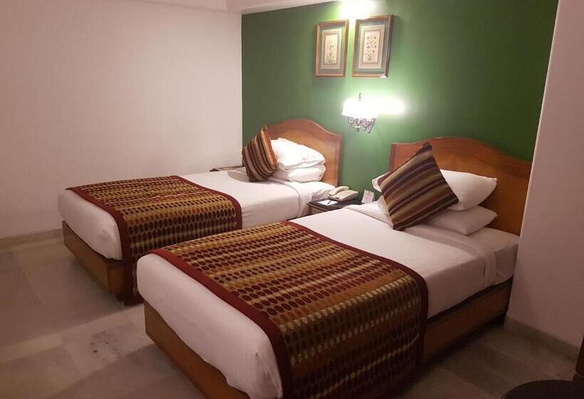 اتاق کلاب, Ramee Guestline Hotel Dadar