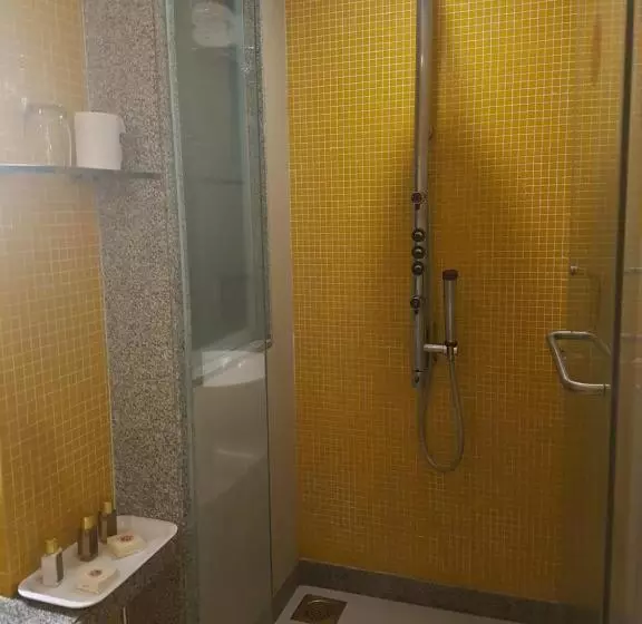 اتاق کلاب, Ramee Guestline Hotel Dadar