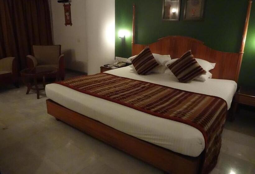 اتاق کلاب, Ramee Guestline Hotel Dadar