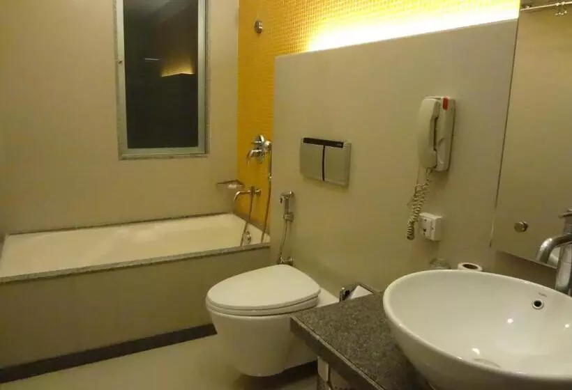 اتاق اجرایی, Ramee Guestline Hotel Dadar